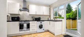 Harborne House 4 Bedroom Contractor Qe Hospital