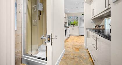 Harborne House 4 Bedroom Contractor Qe Hospital