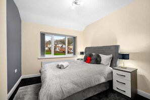 Casa | 4 habitaciones, wifi gratis y ropa de cama 