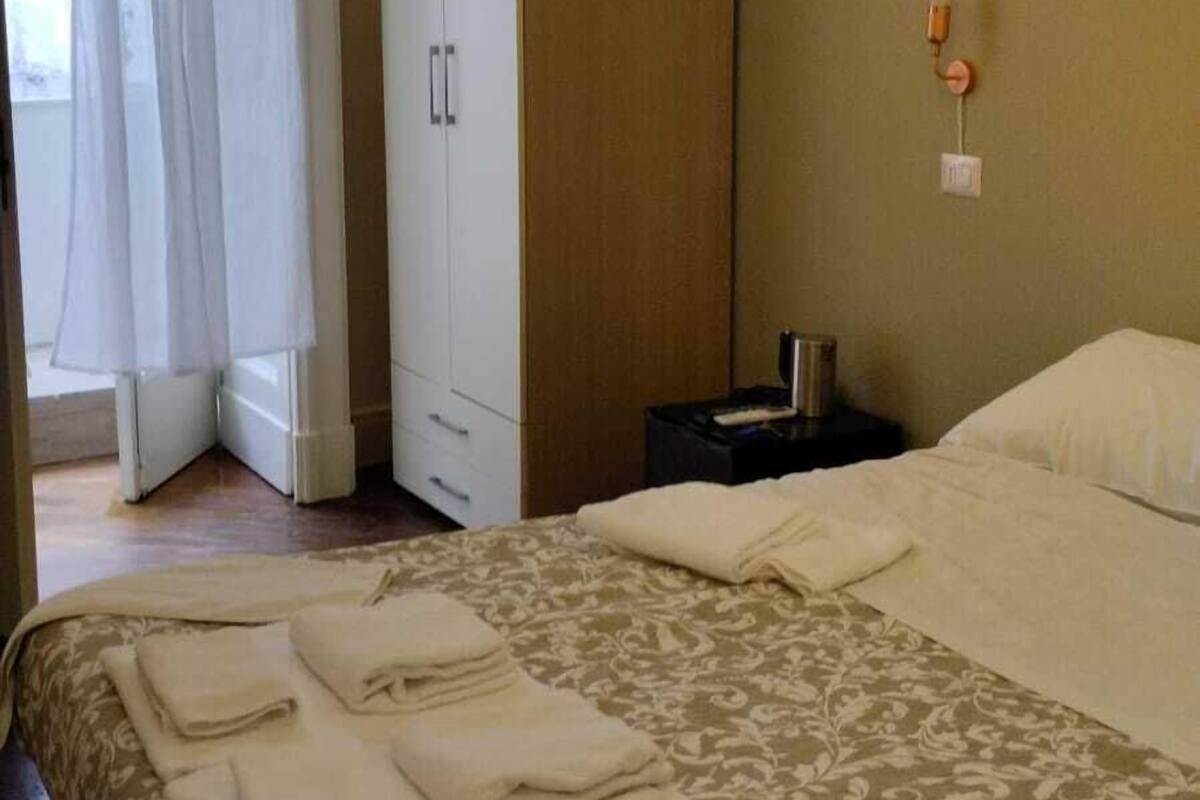 Standard Room, Non Smoking, Courtyard View | Iron/ironing board (on request), WiFi (free)