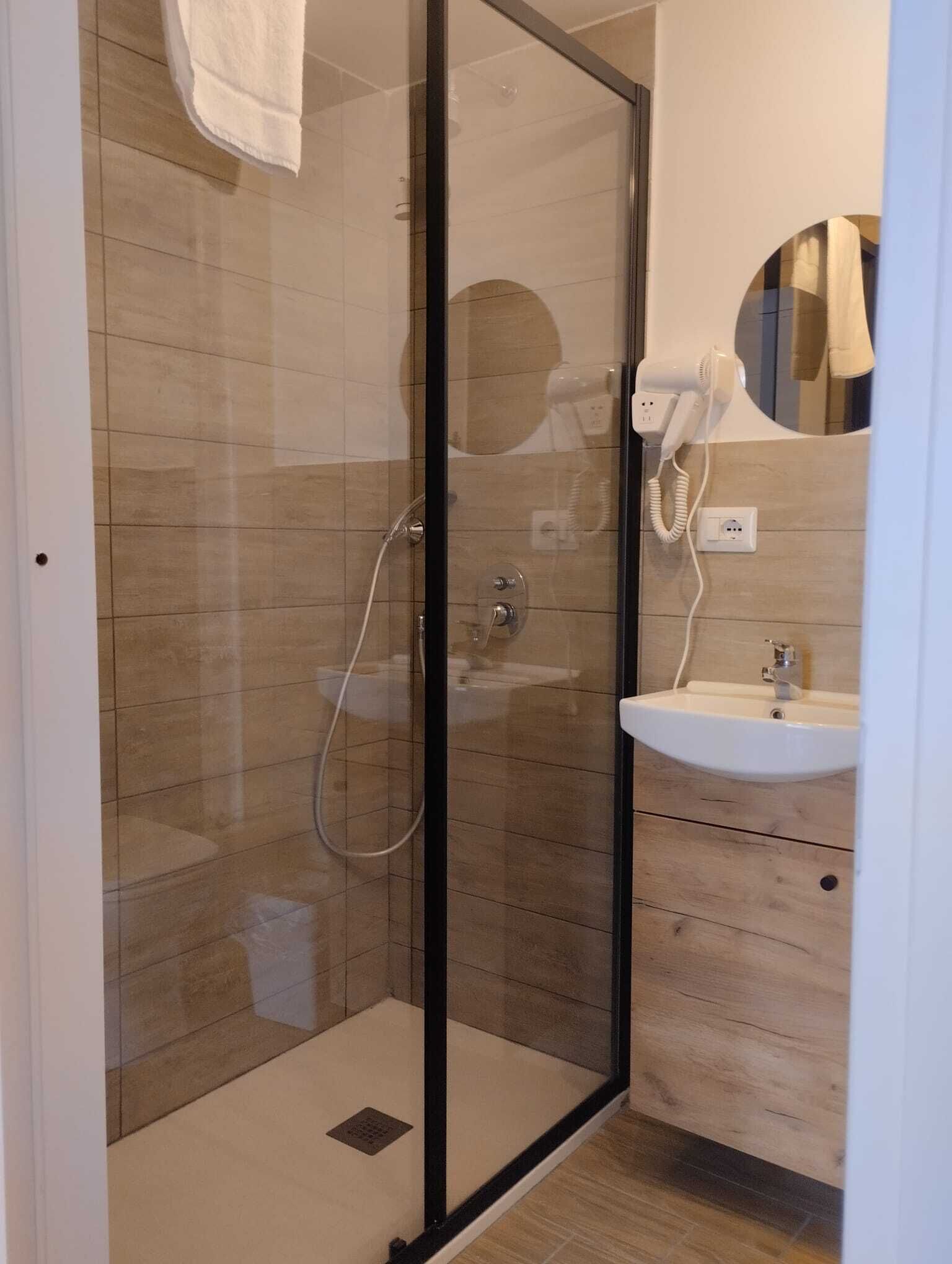 คลาสสิกดูเพล็กซ์, ระเบียง, วิวเมือง | ห้องน้ำ | ฝักบัว, ไดร์เป่าผม, ผ้าเช็ดตัว, สบู่