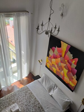 Classic kétszintes, erkély, kilátással a városra | Vasaló/vasalódeszka és ingyenes wifi