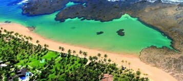 En la playa, arena blanca