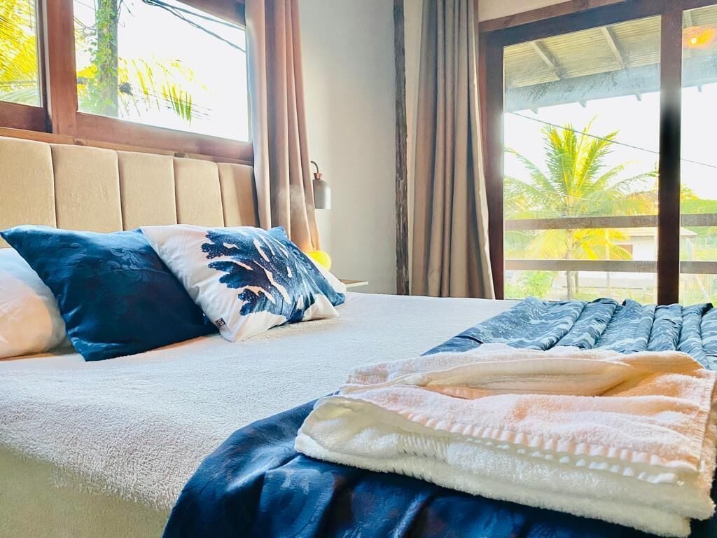 Habitación doble Confort, balcón, vista a la alberca | Escritorio, espacio para trabajar con laptop y wifi gratis 