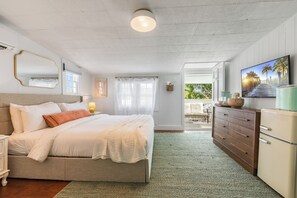 2 bedrooms, iron/ironing board, free WiFi, bed sheets - GEIGER SUITE @ Inn on Fleming~ADULTS ONLY 2 BR 3rd Floor & Community Pool (Key West)