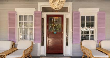 GEIGER SUITE @ Inn on Fleming~ADULTS ONLY 2 BR 3rd Floor & Shared Heated Pool