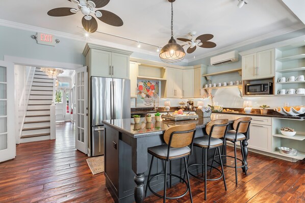 Fridge, coffee/tea maker, ice maker