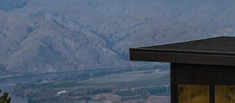 Earthlight 2 - On Top of The World