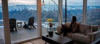 Earthlight 5 - On Top of The World