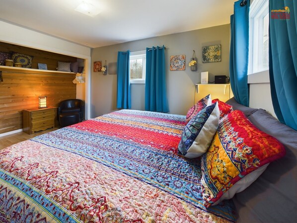 4 عدّة غرف نوم ومكتب وسرير سفر وواي فاي مجانًا