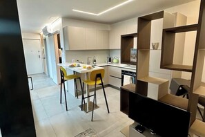 Oven, stovetop, dishwasher, electric kettle