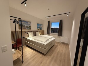 Comfort Double Room | Desk, laptop workspace, soundproofing, free WiFi - Easy Stay (Rønnede)