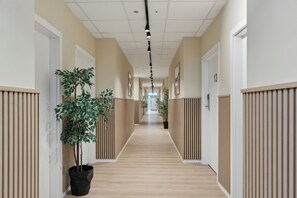 Desk, laptop workspace, free WiFi - Easy Stay (Rønnede)