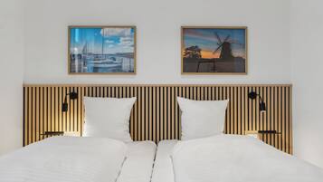 Bureau, espace de travail pour ordinateur portable, Wi-Fi gratuit