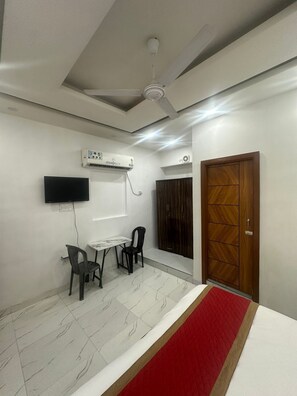 Executive Double or Twin Room, 1 King Bed, Smoking | Rollaway beds, free WiFi, bed sheets - Hotel Star Marigold (New Delhi)