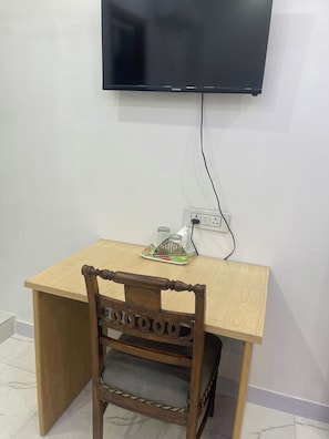 Executive Double or Twin Room, 1 King Bed, Smoking | Rollaway beds, free WiFi, bed sheets