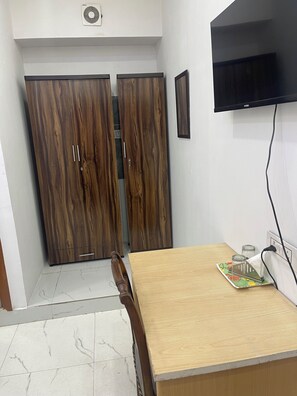 Dobbelt- eller tomannsrom – executive, 1 kingsize-seng, røyk | Ekstrasenger (mot et tillegg), wi-fi (inkludert) og sengetøy