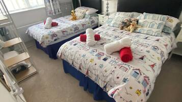 2 bedrooms, iron/ironing board, travel cot, free WiFi