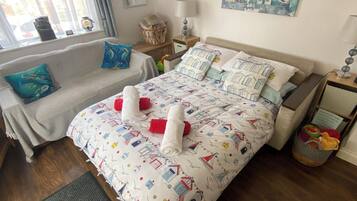 2 bedrooms, iron/ironing board, travel cot, free WiFi