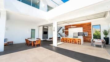 Villa, Multiple Beds, Pool Access, Ocean View (Oceanview Villa 4) | Dining