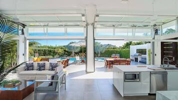 Villa, Multiple Beds, Pool Access, Ocean View (Beach Villa 7) | Interior