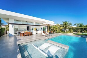 Outdoor pool - Family Beachside Villa With Hotel Amenities v7 (Providenciales)