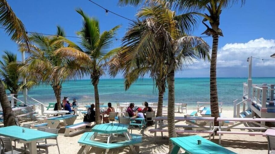 New Seaside Vacation Villa With Hotel Amenities v9