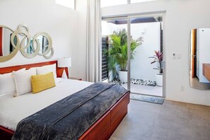 4 bedrooms, individually decorated, individually furnished, bed sheets - New Seaside Vacation Villa With Hotel Amenities v9 (Providenciales)