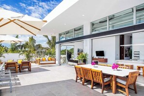 BBQ/picnic Area - Oceanside Vacation Villa With Hotel Amenities v10 (Providenciales)