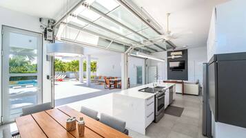 Villa, Multiple Beds, Pool Access, Ocean View (Oceanview Villa 1) | Interior