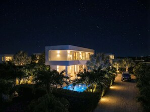 Exterior - Vacation Villa, Oceanview and Hotel Amenities v1 (Providenciales)