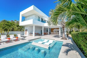 Outdoor pool - Vacation Villa, Oceanview and Hotel Amenities v1 (Providenciales)