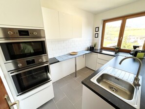 Fridge, microwave, oven, stovetop - Apartment Mountain Bliss (Kaprun)