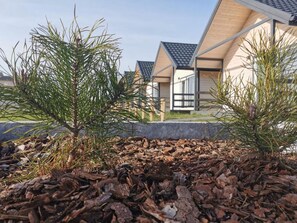 A modern building with a flat roof and large windows. - Cozy Cottage in Family Holiday Resort, Jezierzany (Postomino)