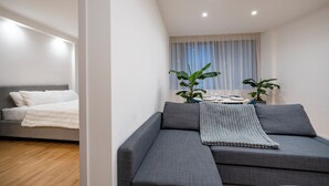Appartement luxueux | Aire de séjour | Téléviseur connecté de 50 po avec télévision numérique