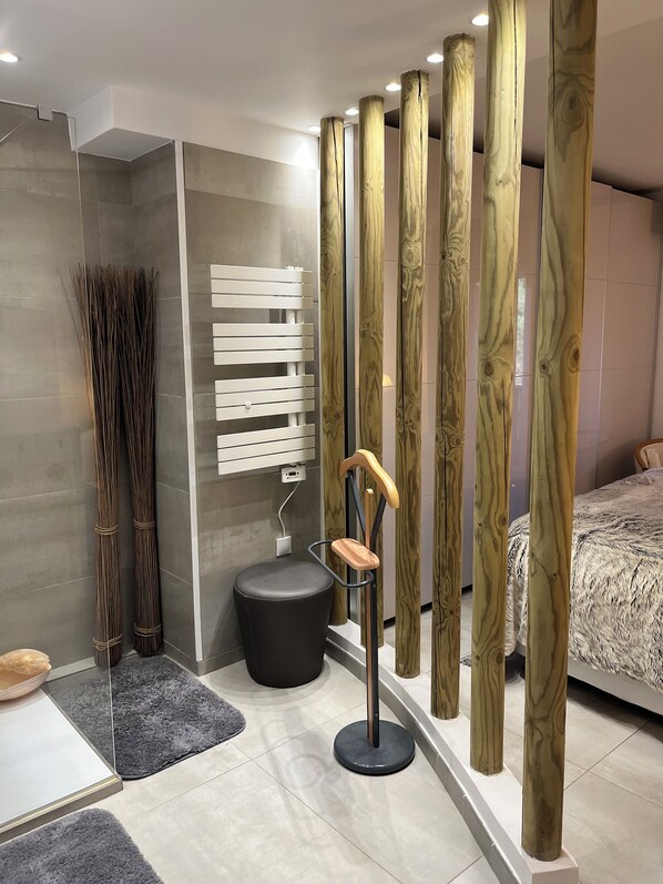 2 chambres, fer et planche à repasser