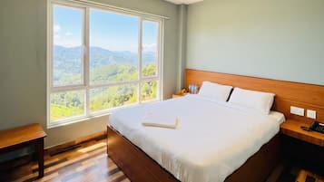 Deluxe Room, Balcony, City View | 1 bilik tidur, Wi-fi percuma, cadar katil