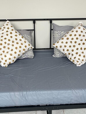 5 Schlafzimmer, Bügeleisen/Bügelbrett, WLAN, Bettwäsche