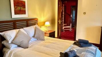 ํ์ฐ์ค | 5 ๊ฐ์ ์นจ์ค, ๋ค๋ฆฌ๋ฏธ/๋ค๋ฆฌ๋ฏธํ, ๋ฌด๋ฃ WiFi, ์นจ๋ ์ํธ