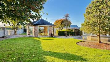 ํ์ฐ์ค | ์ธ๊ด