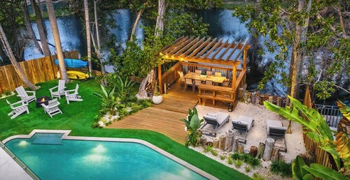 Lakefront Lux Home/Pool/Golf/Game Room/Court/Kayak