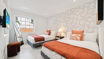6 bedrooms, iron/ironing board, WiFi, bed sheets