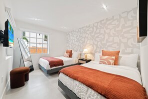 6 bedrooms, iron/ironing board, WiFi, bed sheets