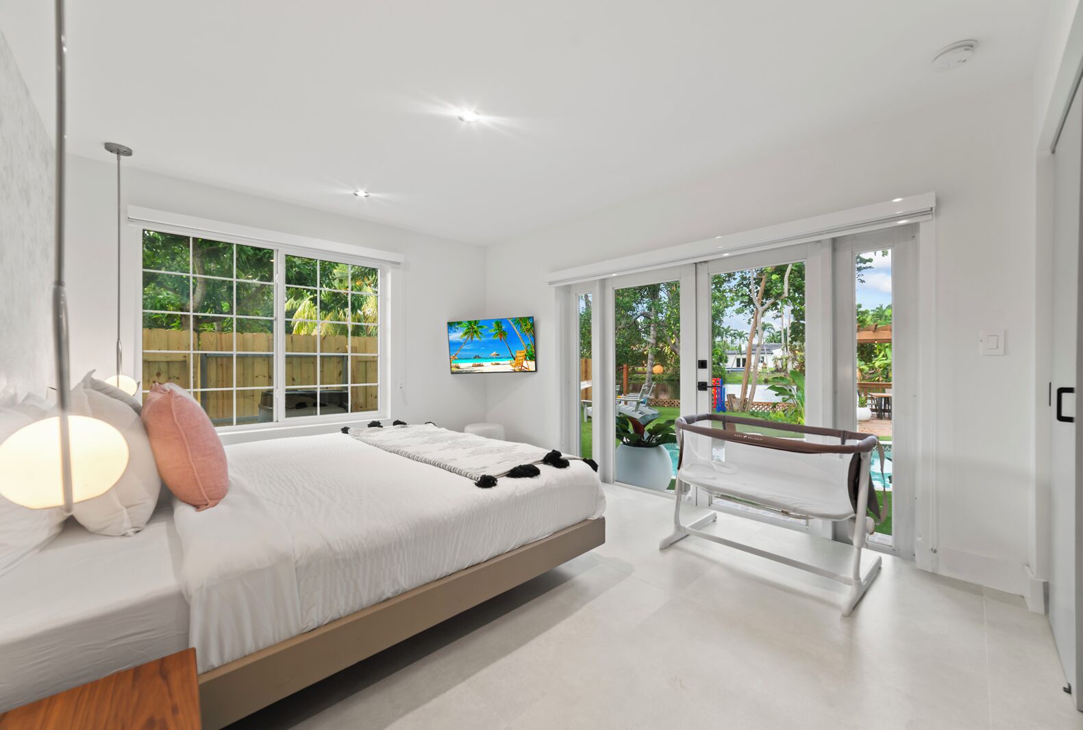 6 habitaciones, tabla de planchar con plancha, wifi y ropa de cama 