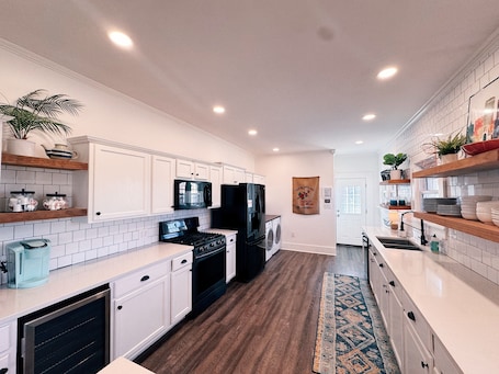 Fridge, microwave, oven, stovetop. Charming 3-bedroom house near Downtown Tulsa off of Route 66