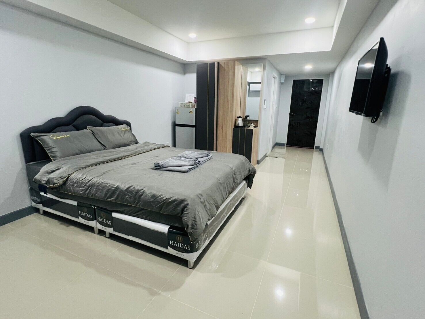Minibar, Wi-Fi gratis, dan seprai linen