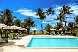 2 piscinas al aire libre