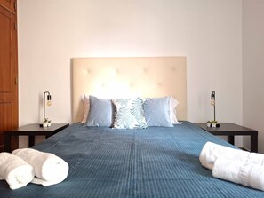 2 bedrooms, iron/ironing board, internet, bed sheets