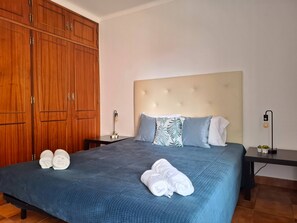 2 chambres, fer et planche à repasser, accès Internet, draps fournis