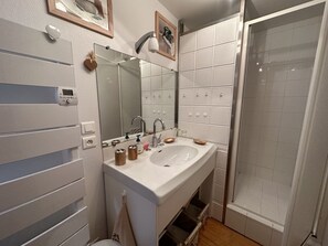 Een douche, een haardroger